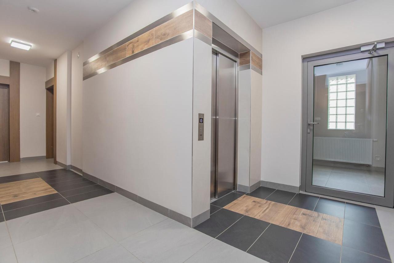 Urban Jungle - Lara Apartment Білосток Екстер'єр фото
